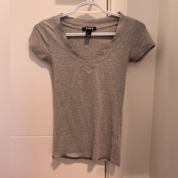 Grey vneck tee - Picture 1 of 2